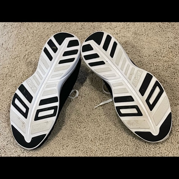 APL TechLoom Phantom, Black/White, Women 9, sells Brand New $185 - Picture 2 of 3